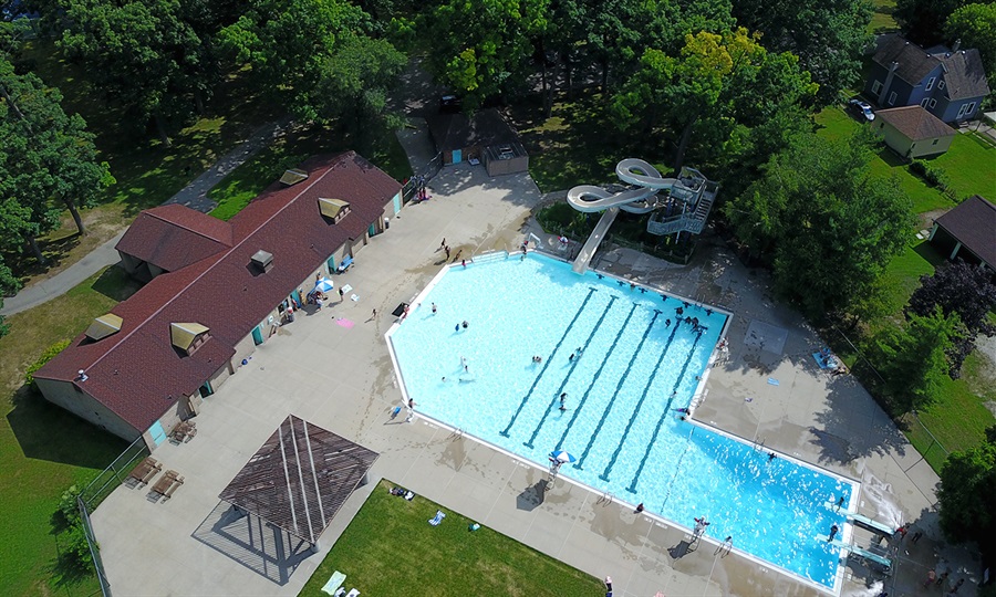 JPG of an aerial view of Briggs Park pool