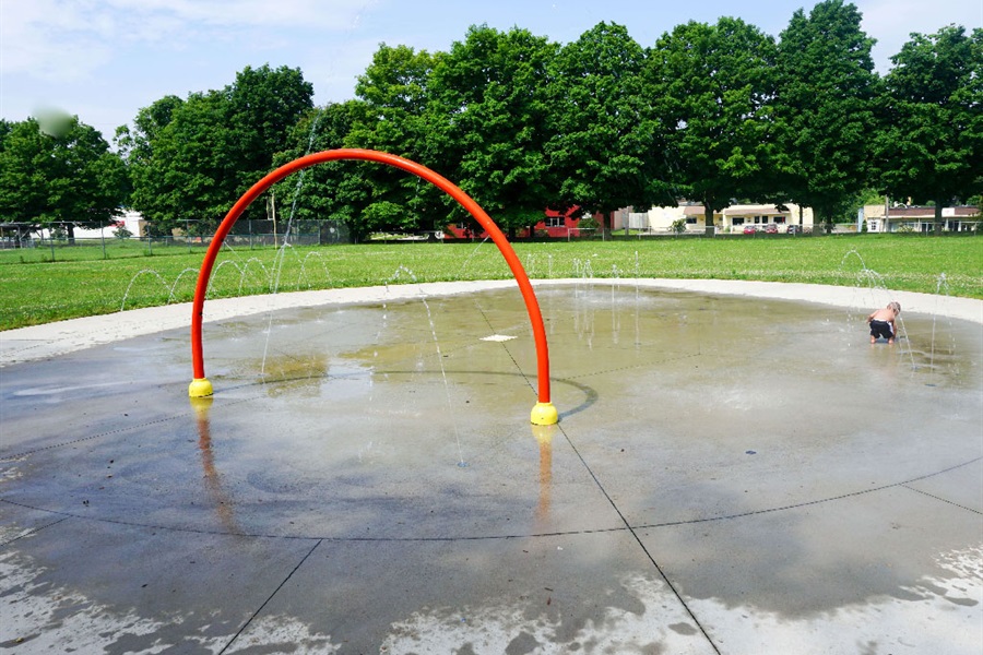JPEG image of the splash pad at Fuller Park