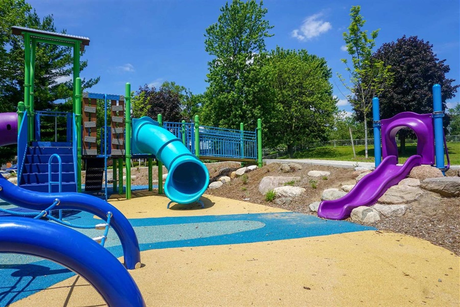 JPEG image of the little kid playground at Ottawa Hills Park