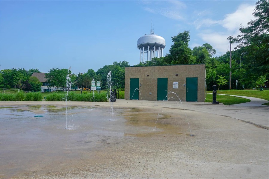 Roosevelt Park splashpad and restroom building