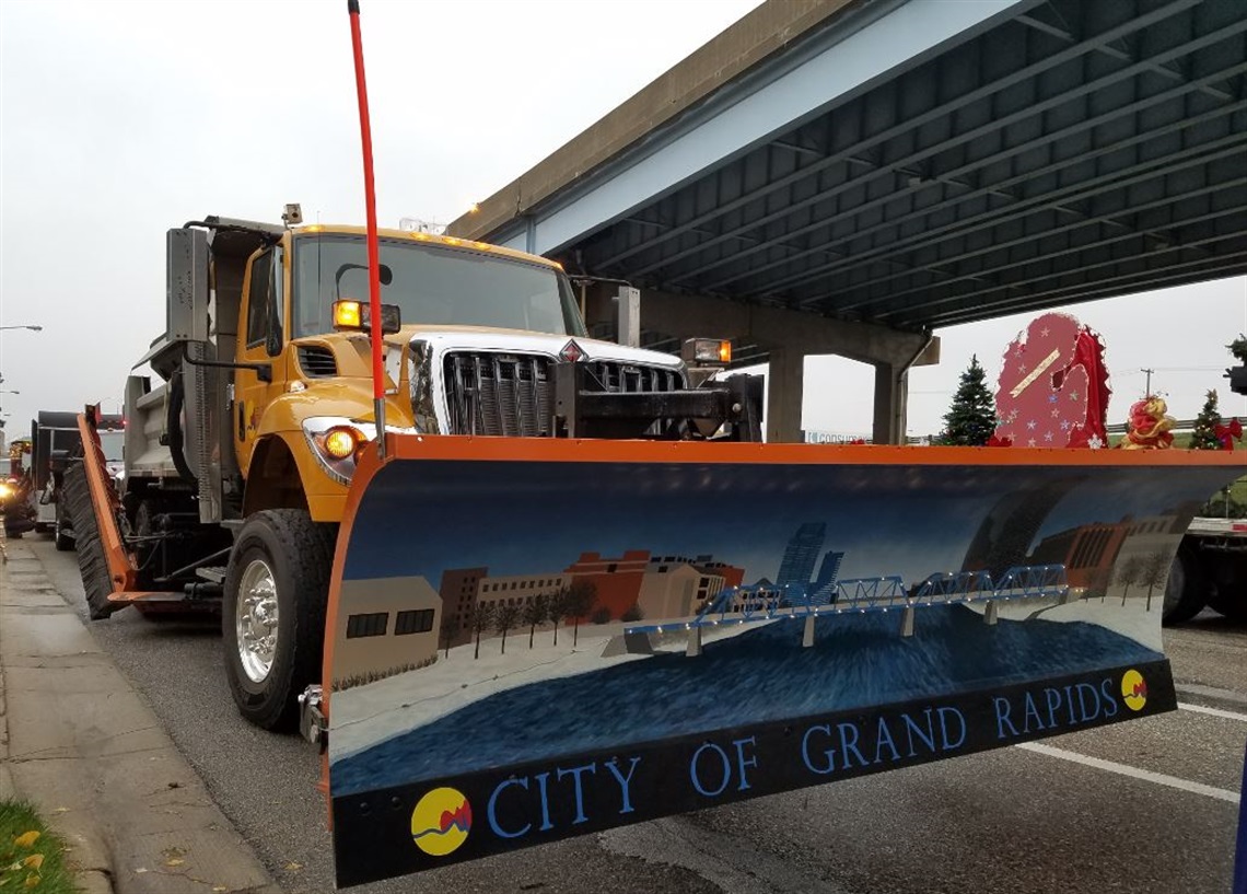 city of grand rapids snowplow with a decorative blade